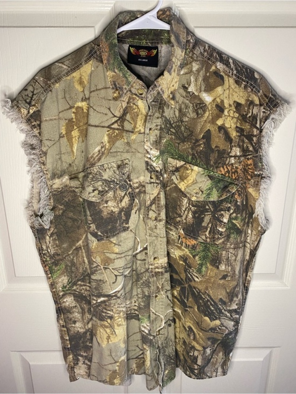 Men's Camouflage Sleeveless Button-Up Vest - Realtree-Inspired Camo